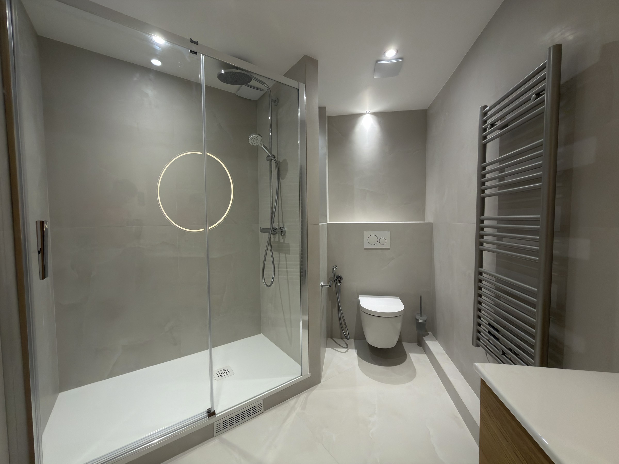 57-30 A · salle de bain, vue 1
